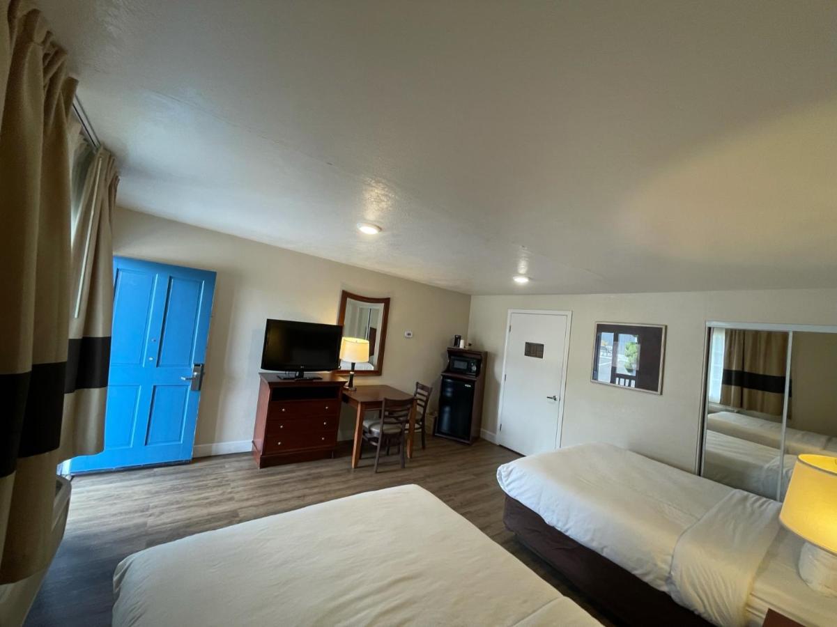 Queen Room Two Queen Beds Accessible or Non-Smoking