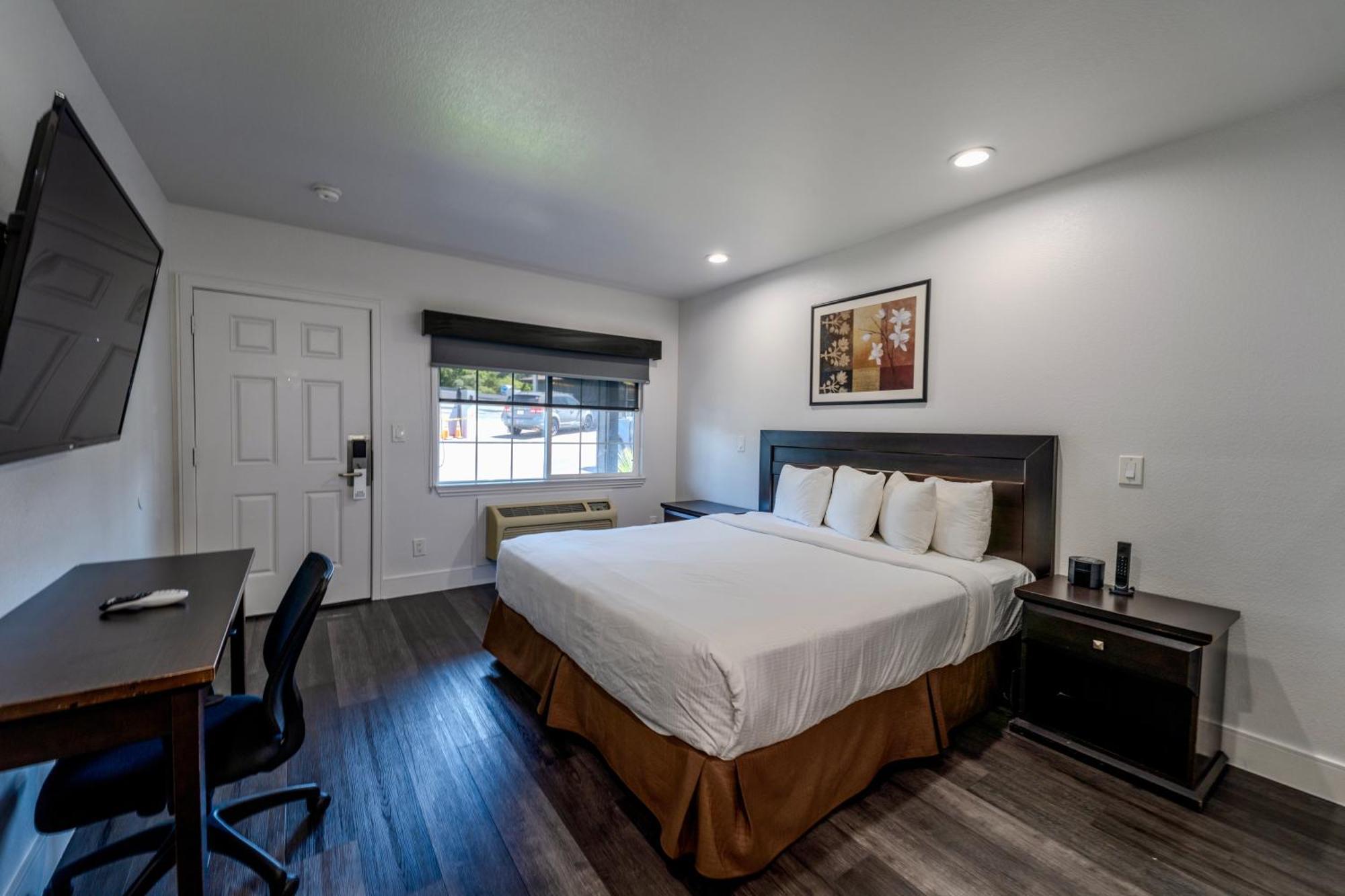 Non-Smoking - King Room