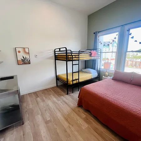 Monterey Hostel-3