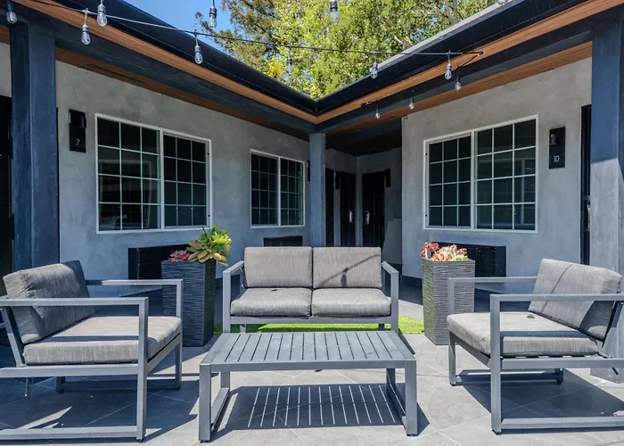 Motel: Monterey Surf Inn